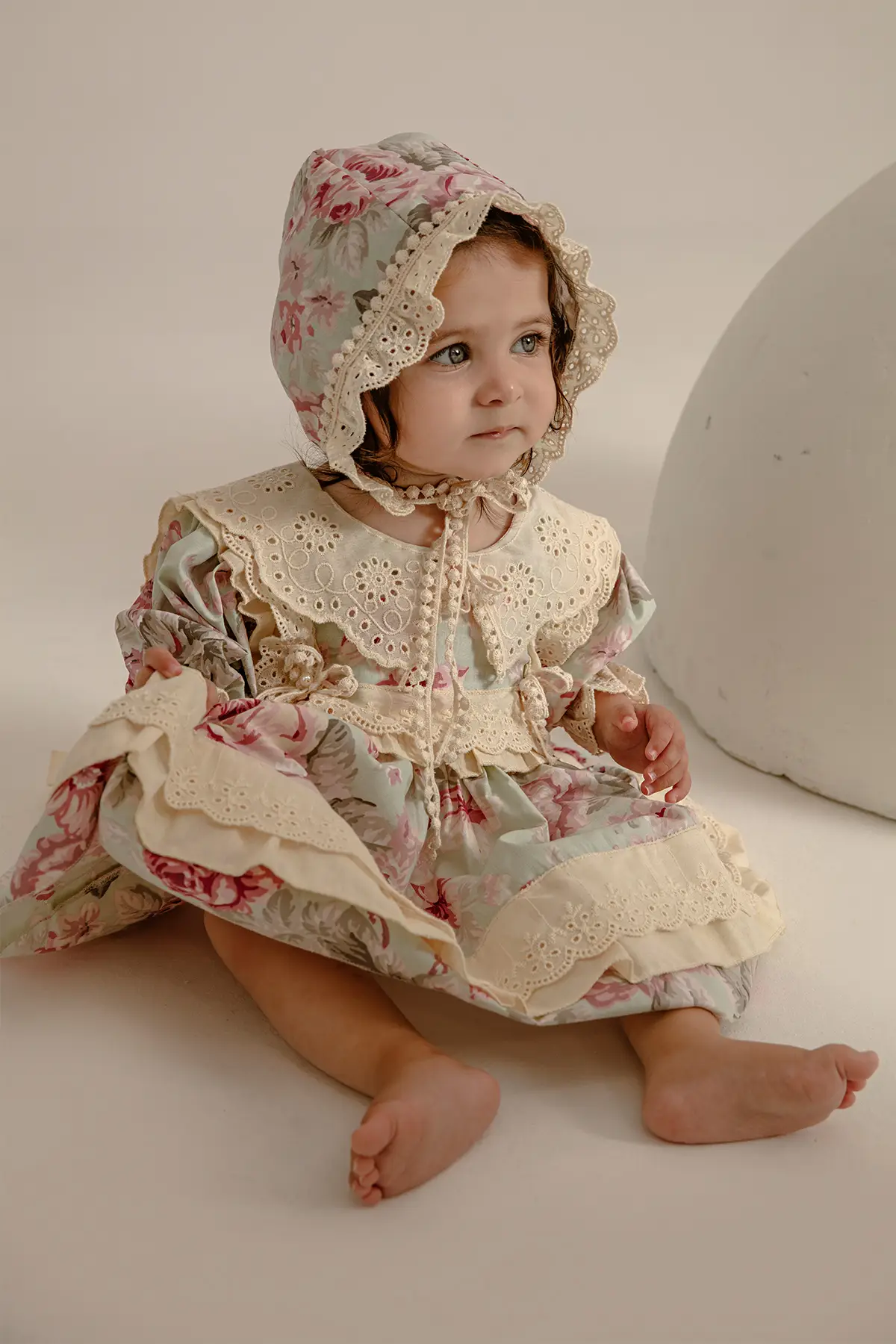 Çiçekli Vintage Dantel Yakalı Kız Bebek Elbisesi
