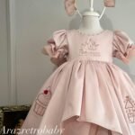 Arazretrobaby Viola Nakışlı ve Fiyonklu Kız Çocuk Elbise – Pudra Pembesi